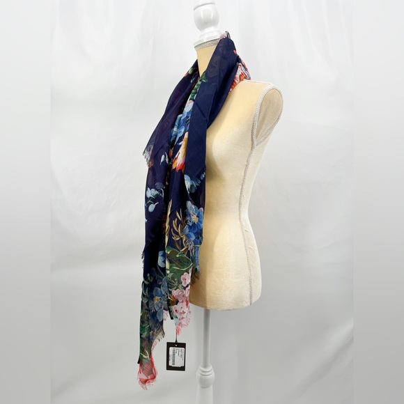 GUCCI Wool Josephine Floral Shawl Blue Multicolor New with Tags and Dust Bag - Picture 5 of 11
